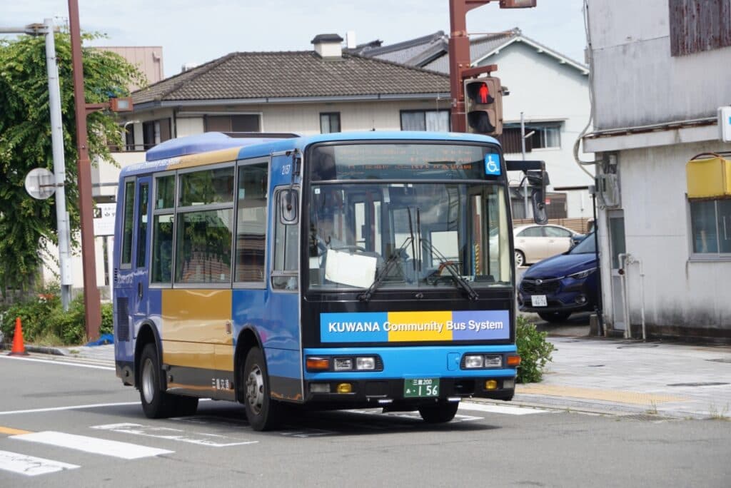 桑名のコミュニティバスの車種は実に多彩!! 名刀・村正を見に行ったらエアロミディが来た!! - 自動車情報誌「ベストカー」